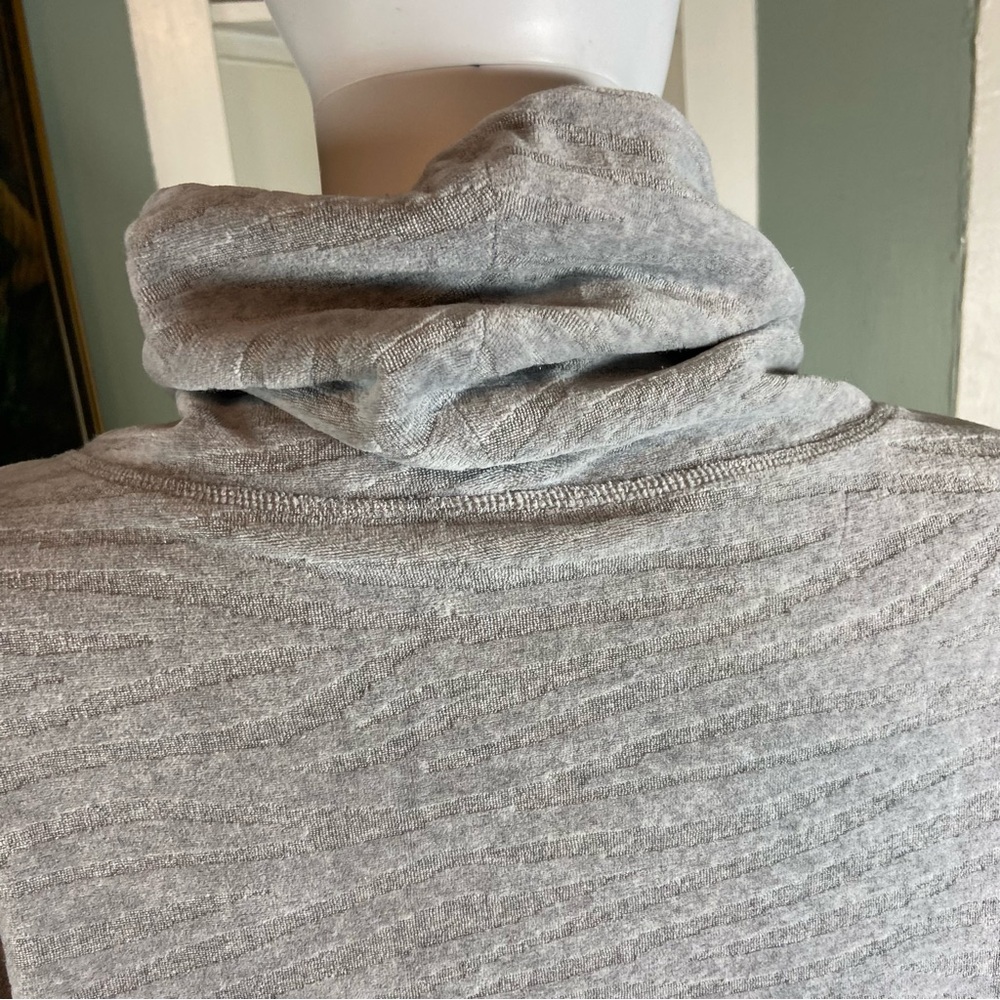 Zenergy Chicos Sz 2 Velour Gray Tiger zebra Striped Cowl Neck Sweater Sweatshirt - Picture 6 of 10
